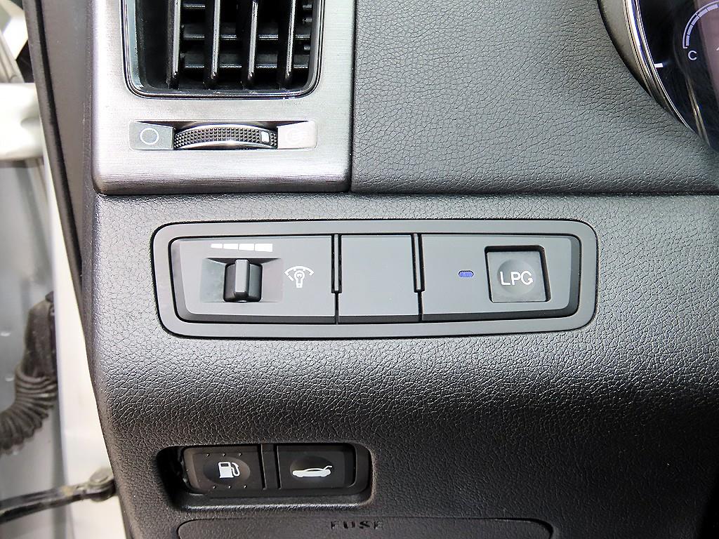 Hyundai Sonata — photo 11