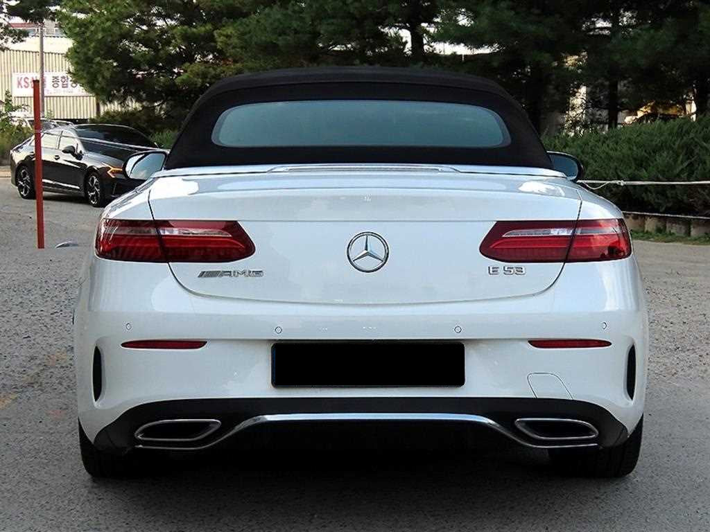 Mercedes-Benz E-Class — photo 08