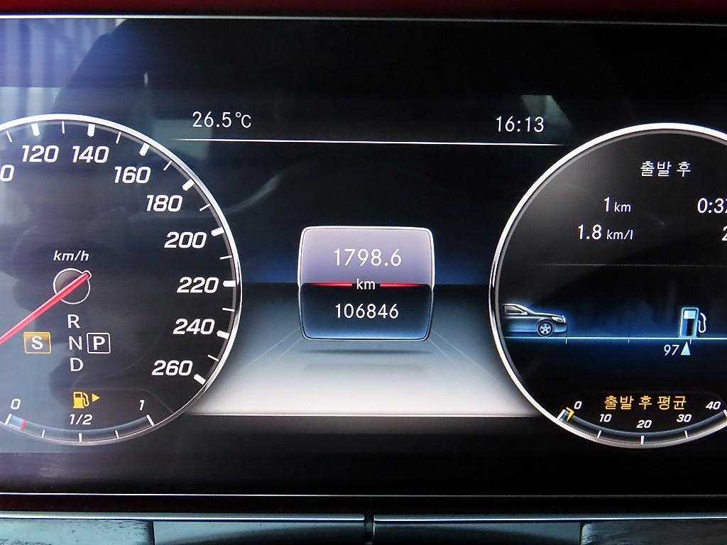 Mercedes-Benz E-Class — photo 14