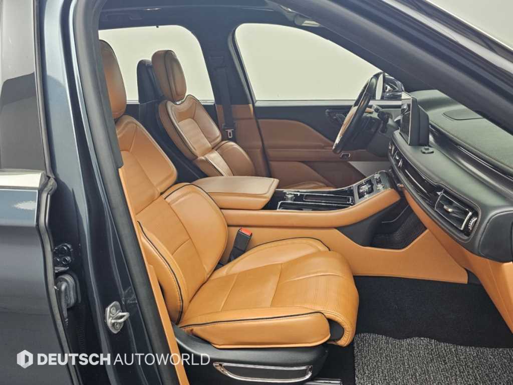 Lincoln Aviator — photo 10
