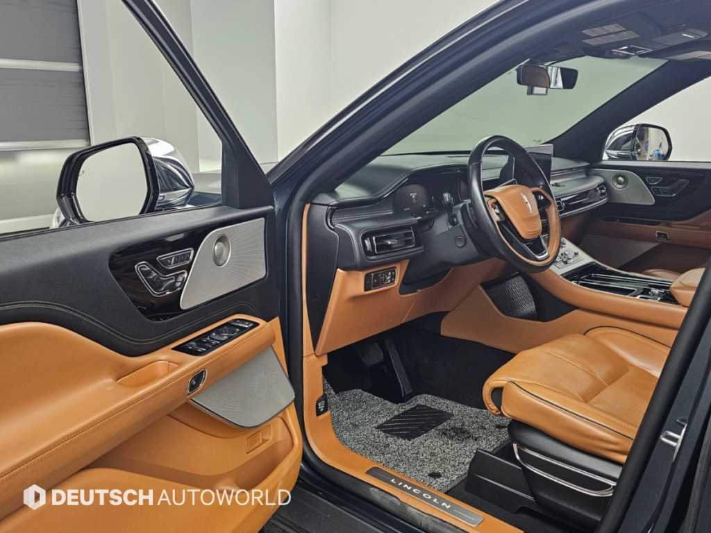 Lincoln Aviator — photo 11