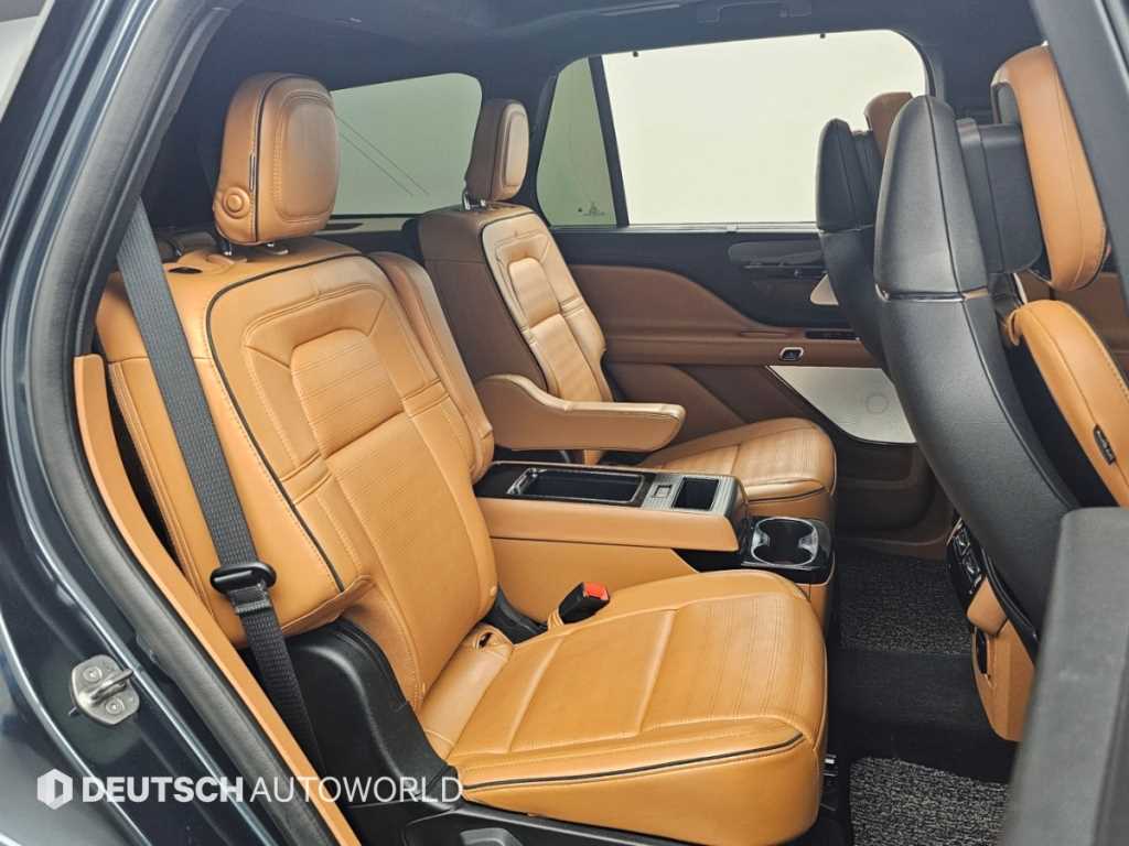 Lincoln Aviator — photo 12