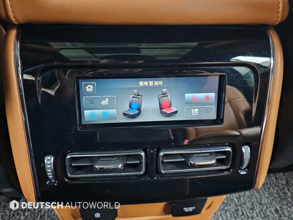 Lincoln Aviator — photo 16