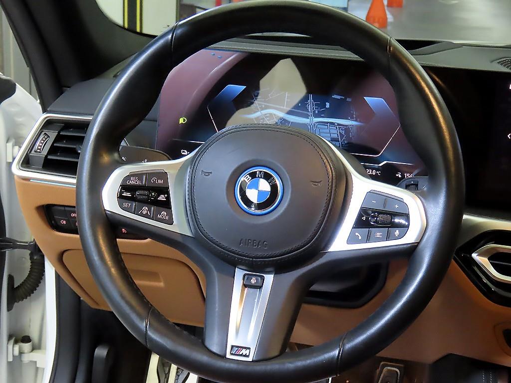 BMW i4 — photo 08