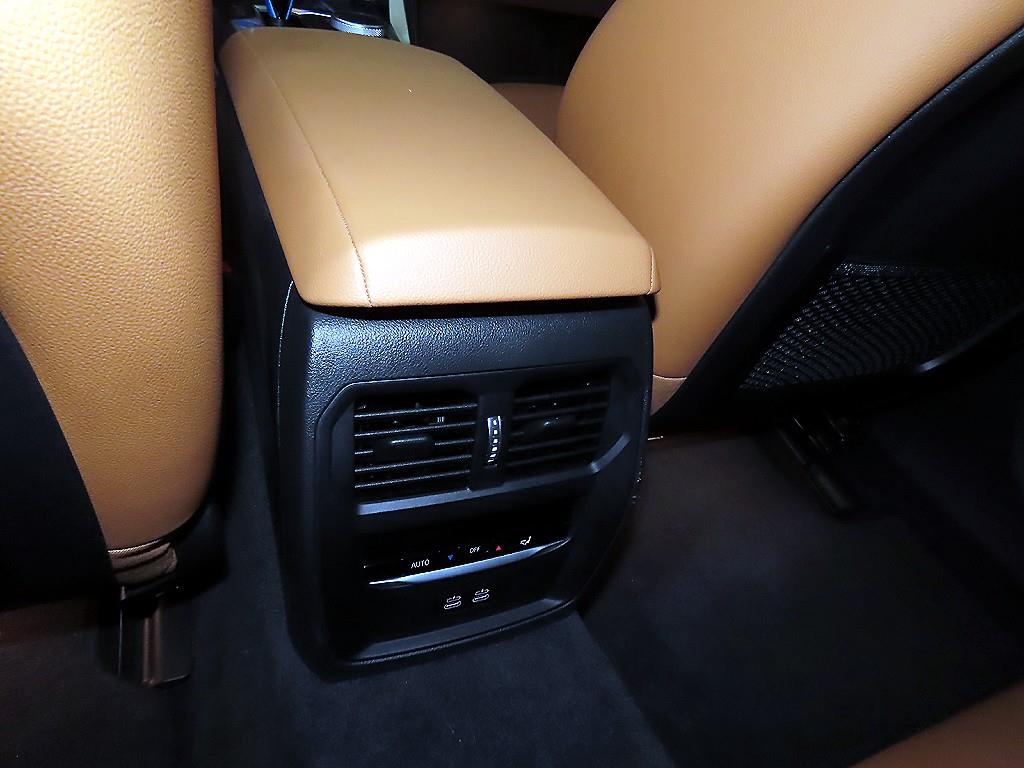 BMW i4 — photo 14