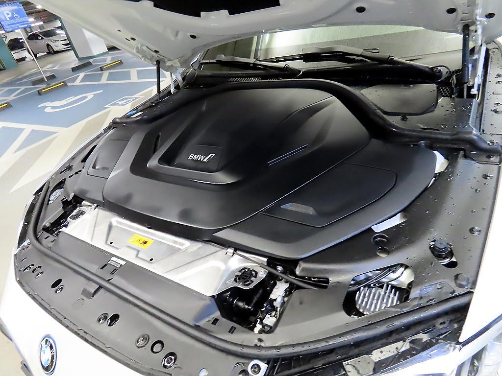 BMW i4 — photo 19