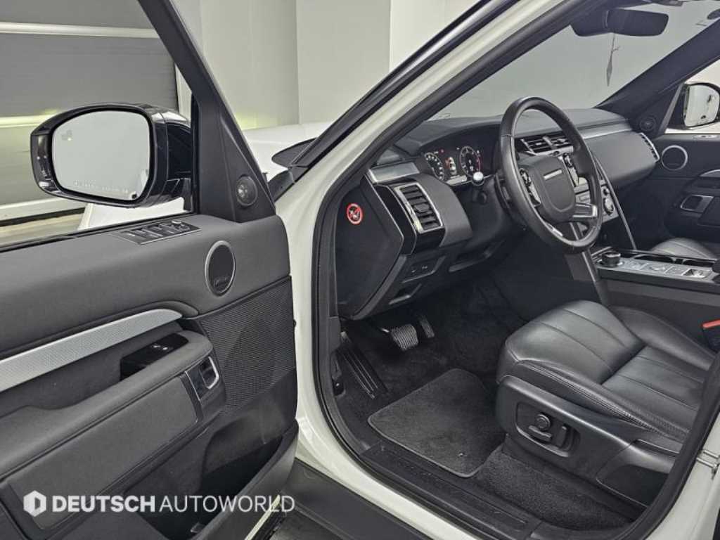 Land Rover Discovery — photo 11