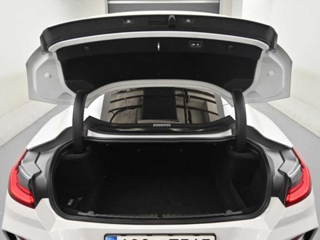 BMW 8-Series — photo 20