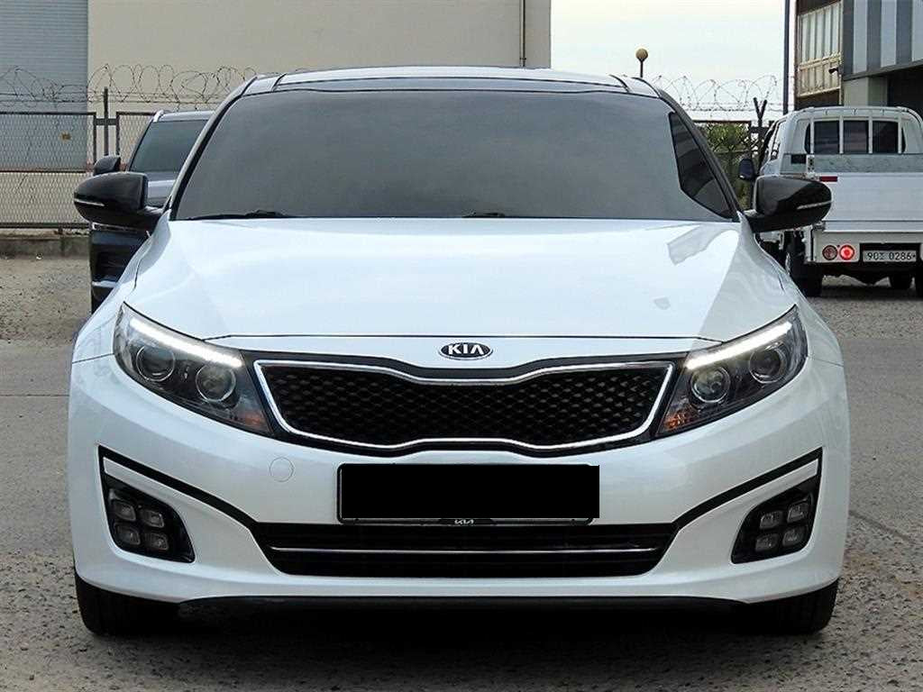 Kia K5 — photo 01