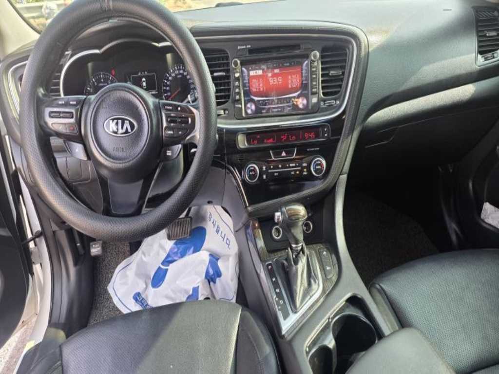 Kia K5 — photo 07