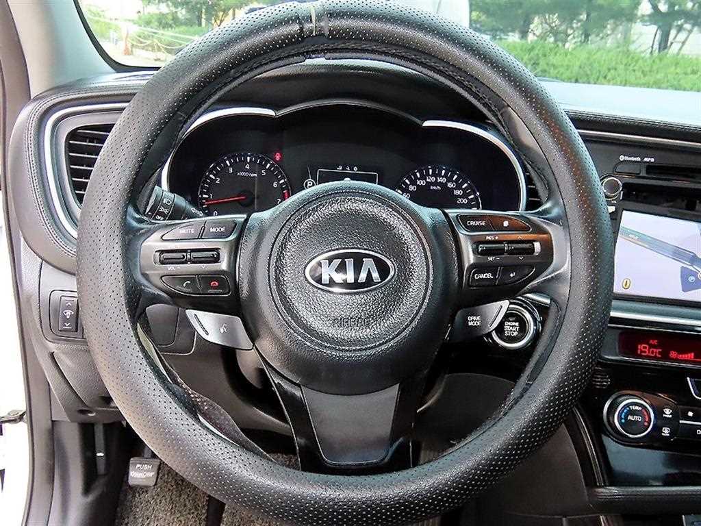 Kia K5 — photo 08