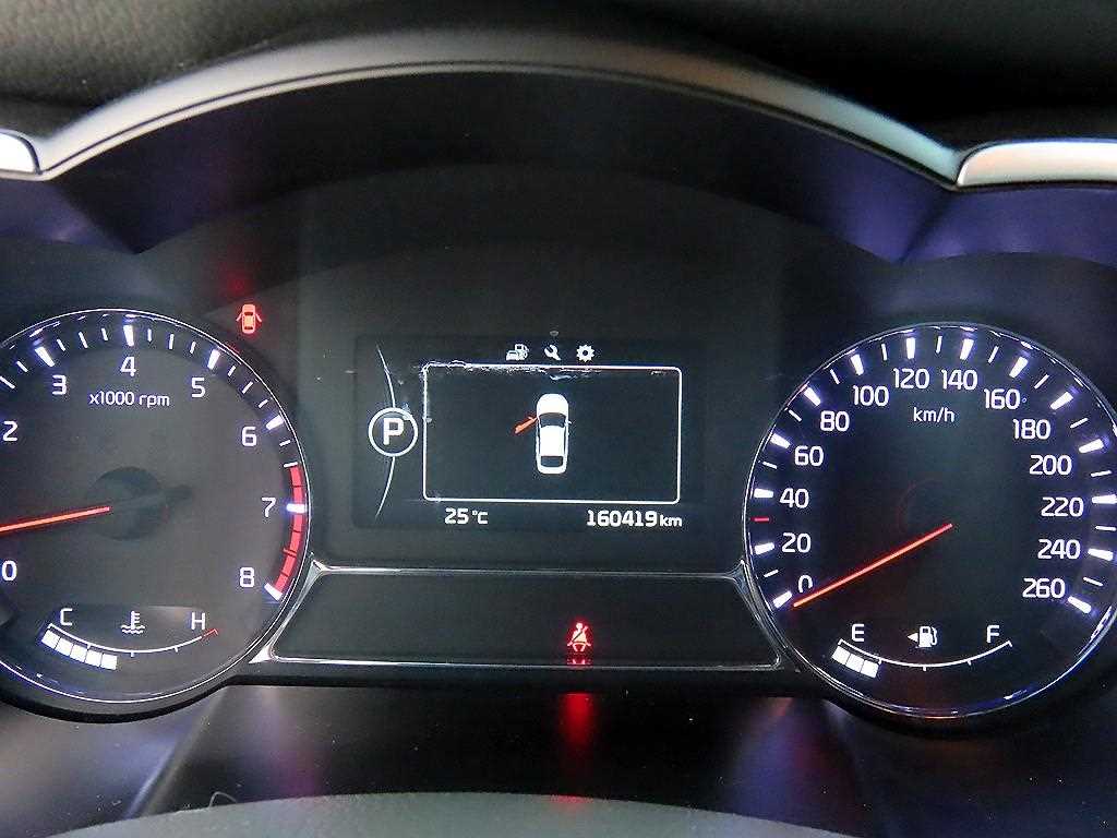 Kia K5 — photo 09