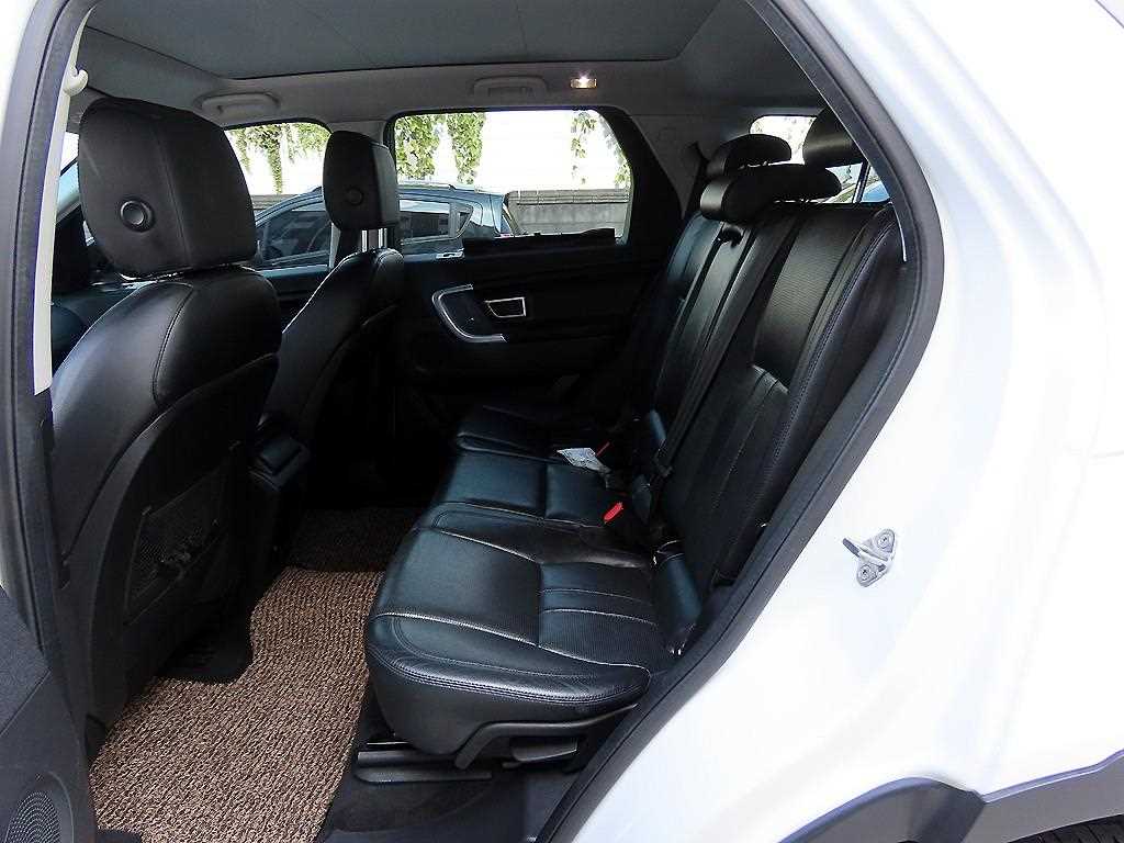 Land Rover Discovery Sport — photo 06