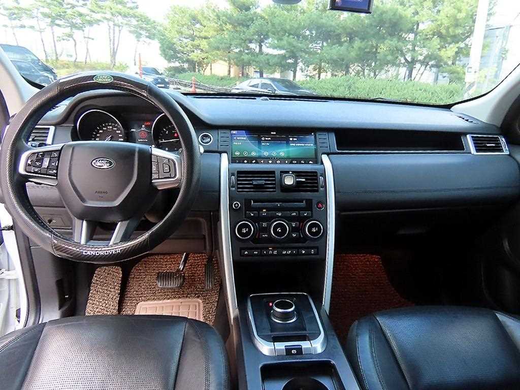 Land Rover Discovery Sport — photo 07