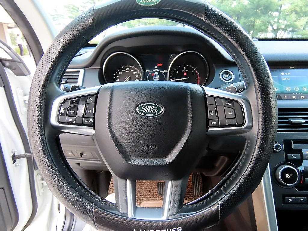Land Rover Discovery Sport — photo 08