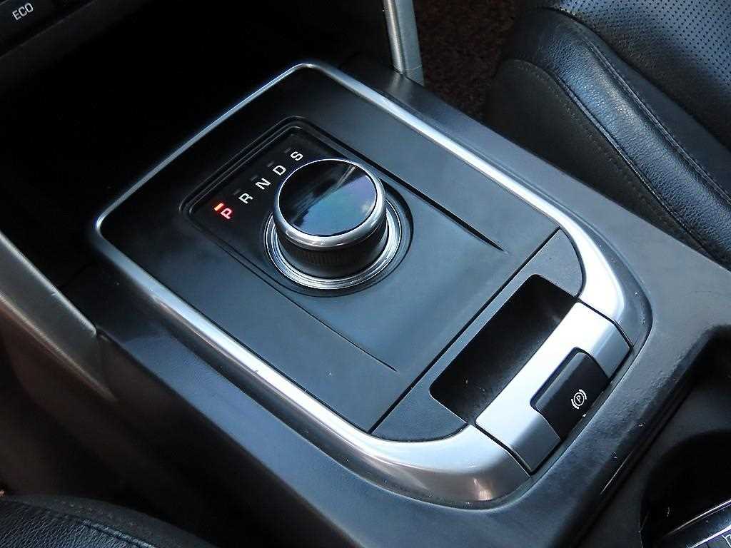 Land Rover Discovery Sport — photo 10