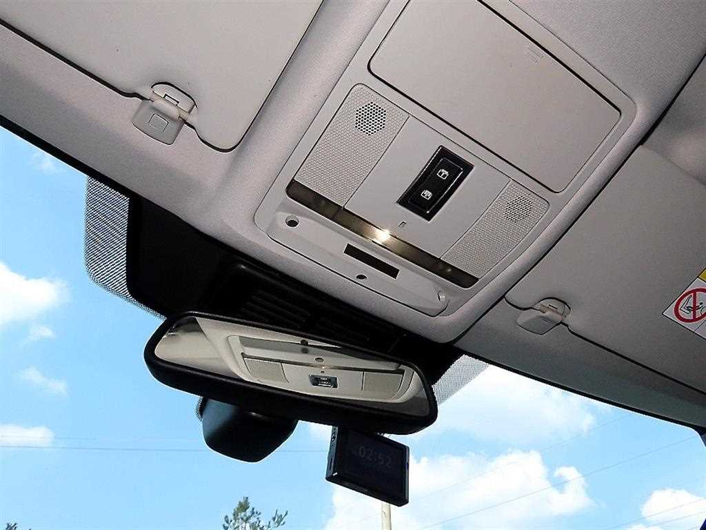 Land Rover Discovery Sport — photo 15
