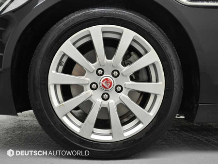 Jaguar XE — photo 06