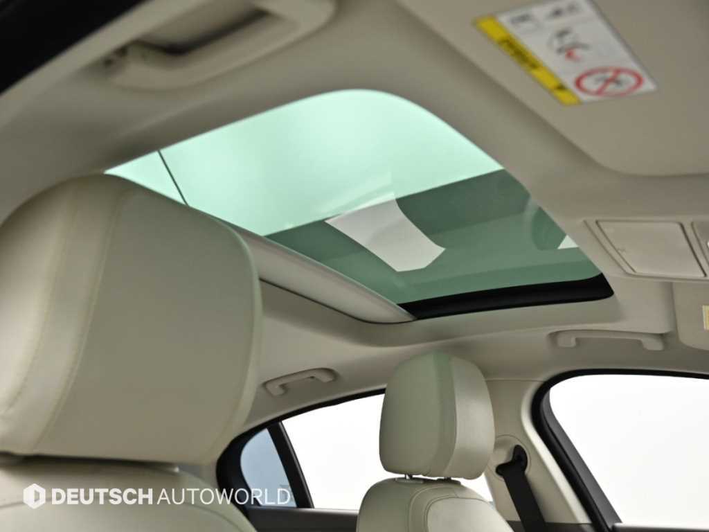 Jaguar XE — photo 19