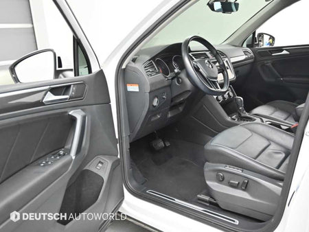 Volkswagen Tiguan — photo 11