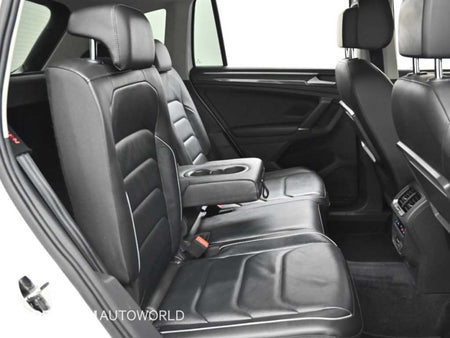 Volkswagen Tiguan — photo 12
