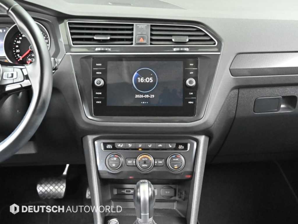 Volkswagen Tiguan — photo 14