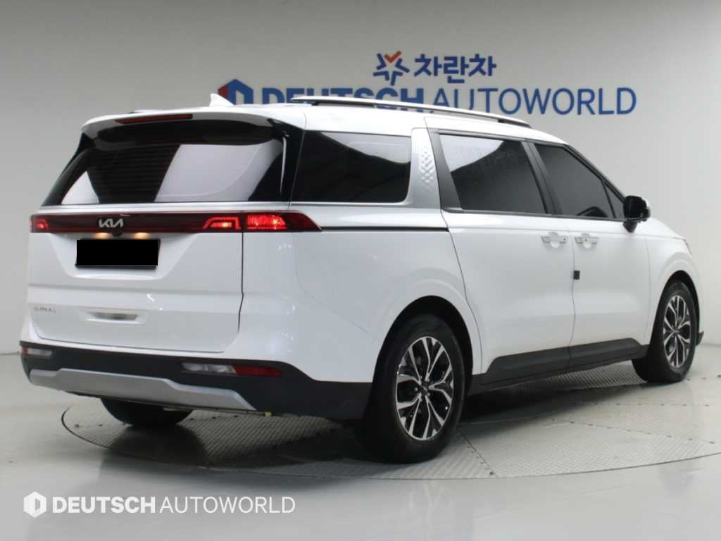 Kia Carnival — photo 02