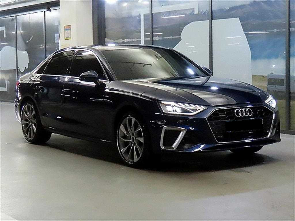 Audi A4 — photo 01