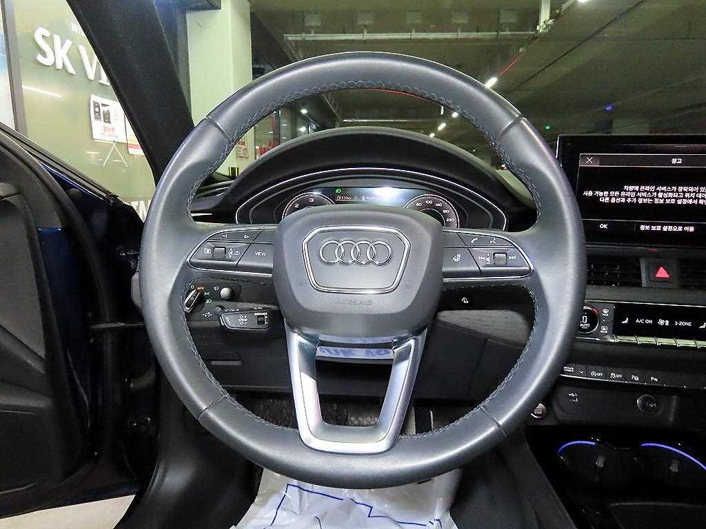 Audi A4 — photo 08