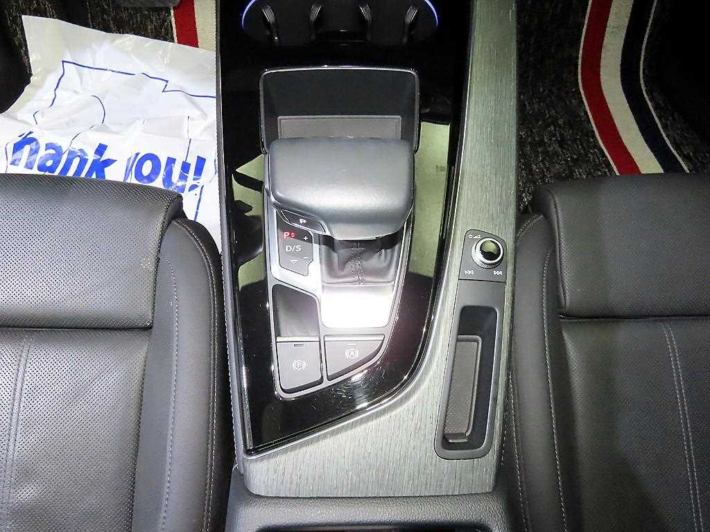 Audi A4 — photo 12