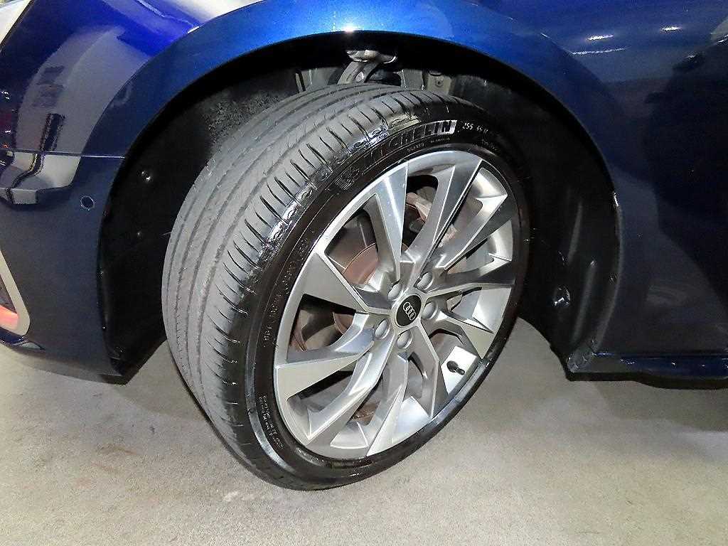 Audi A4 — photo 20