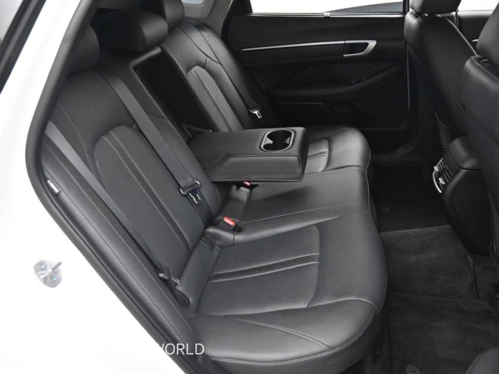 Hyundai Sonata — photo 12