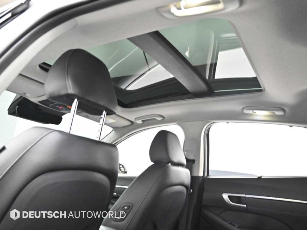 Hyundai Sonata — photo 18