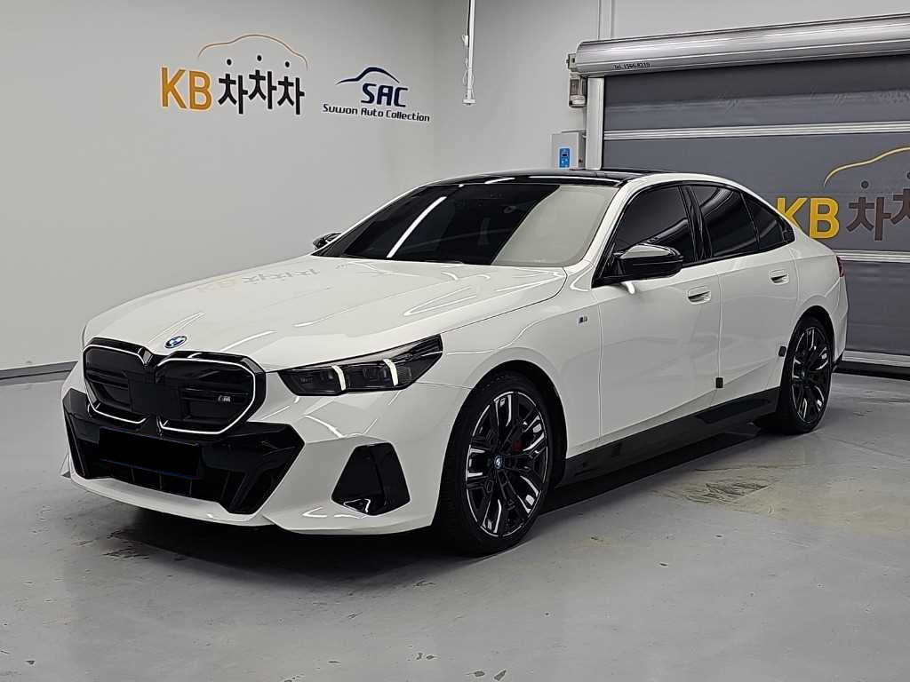 BMW i5 — photo 01