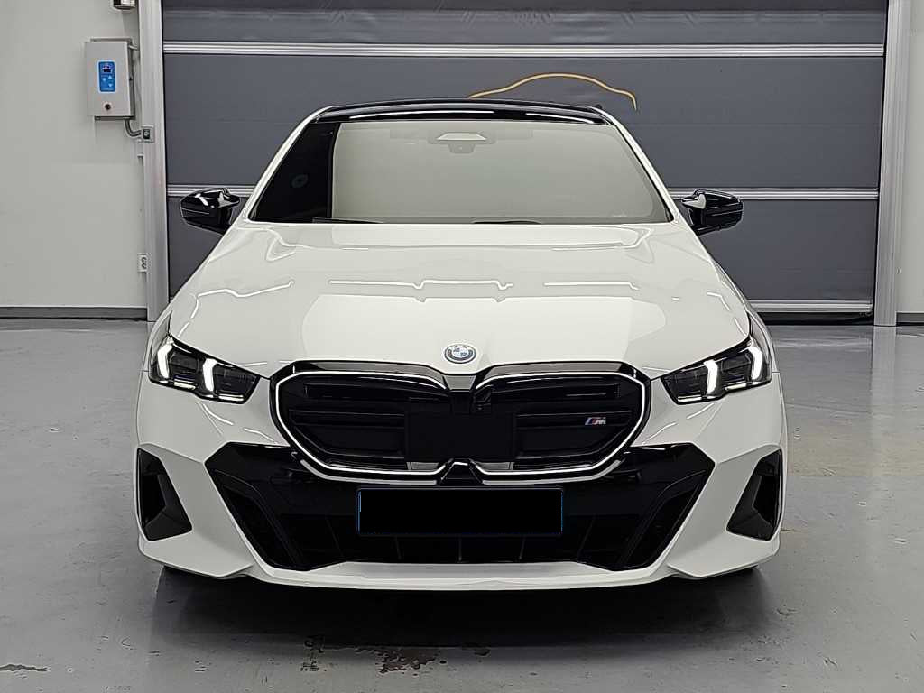 BMW i5 — photo 02