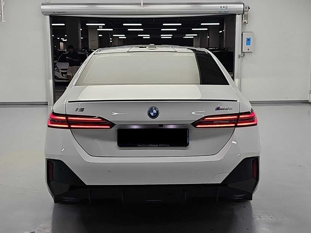 BMW i5 — photo 03
