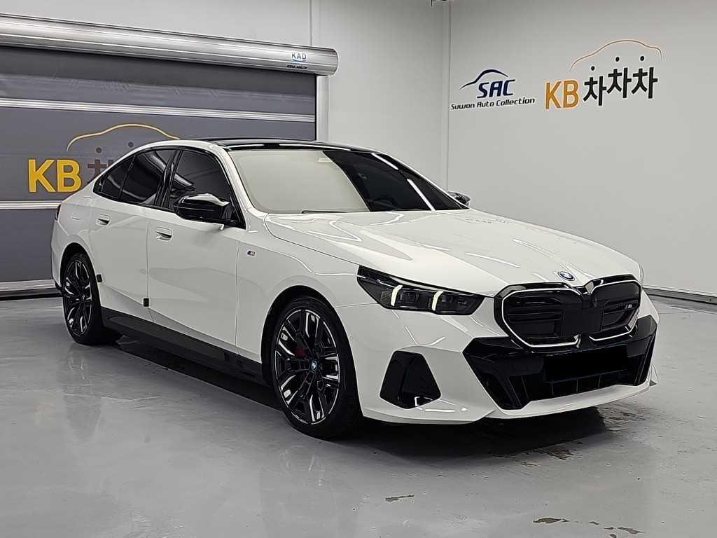 BMW i5 — photo 04