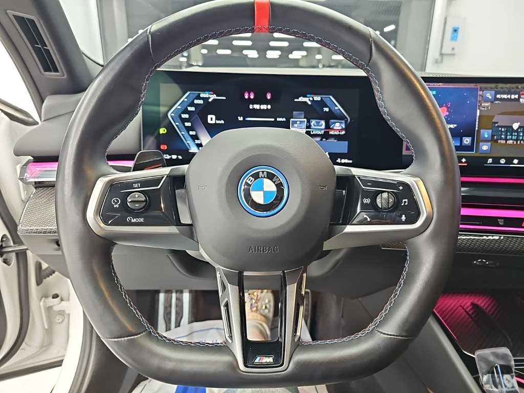 BMW i5 — photo 09