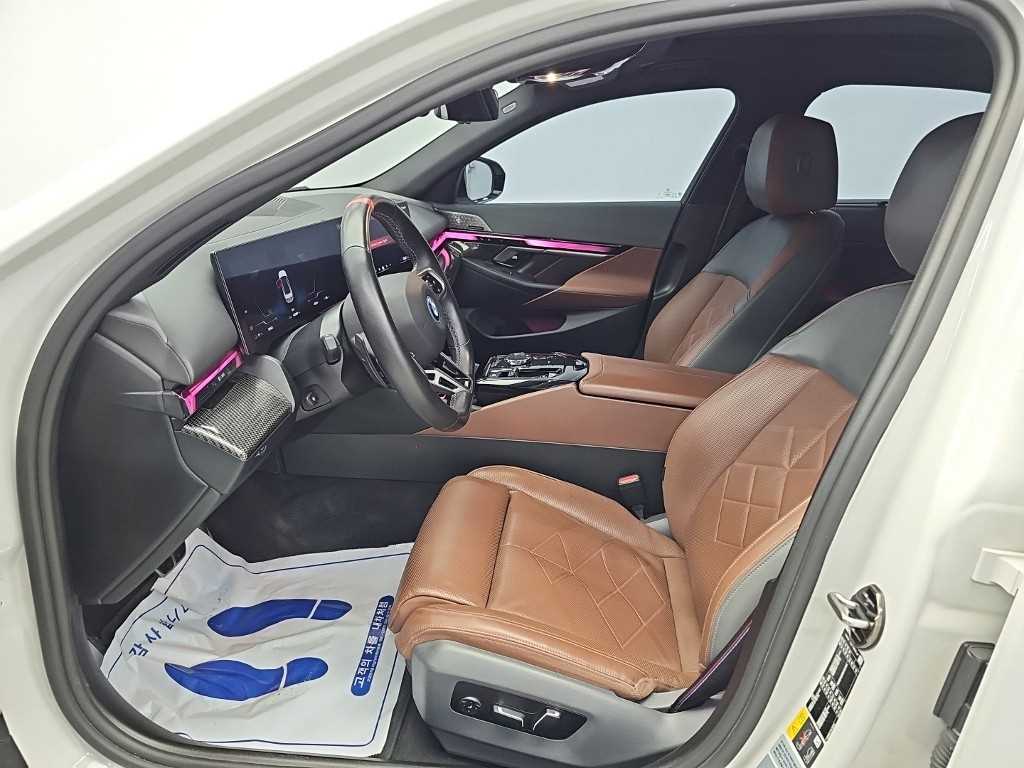 BMW i5 — photo 11