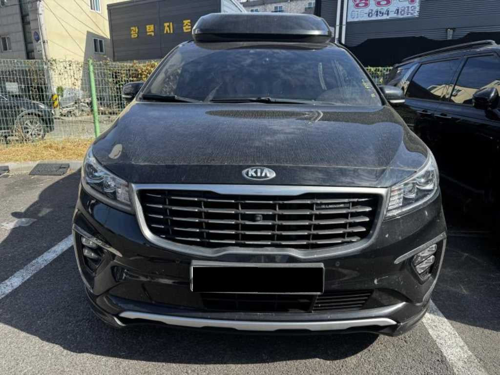 Kia Carnival — photo 01