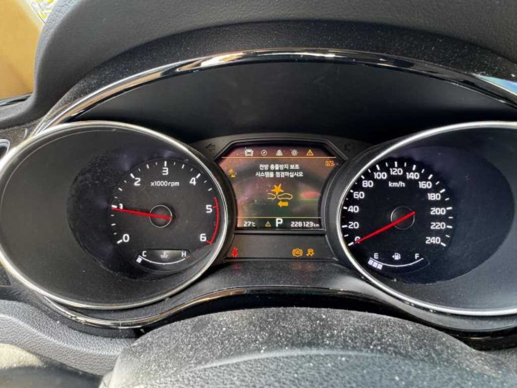 Kia Carnival — photo 07