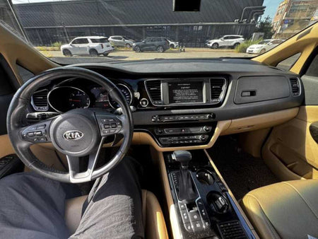 Kia Carnival — photo 09
