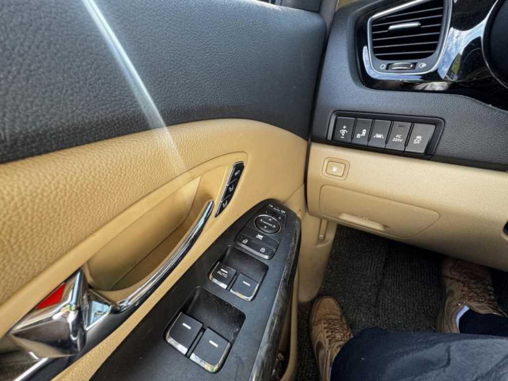 Kia Carnival — photo 11