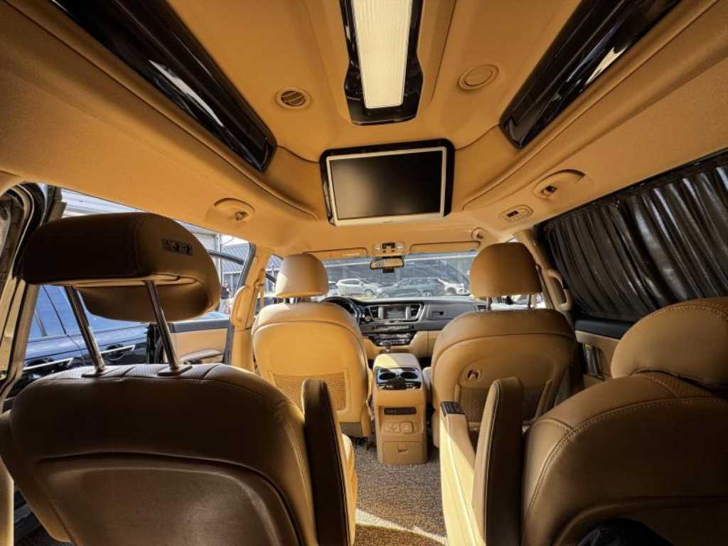 Kia Carnival — photo 15