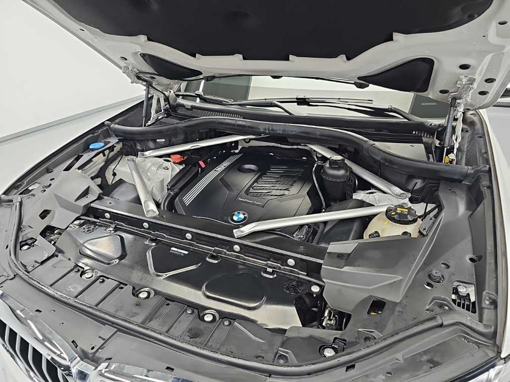 BMW X5 — photo 05