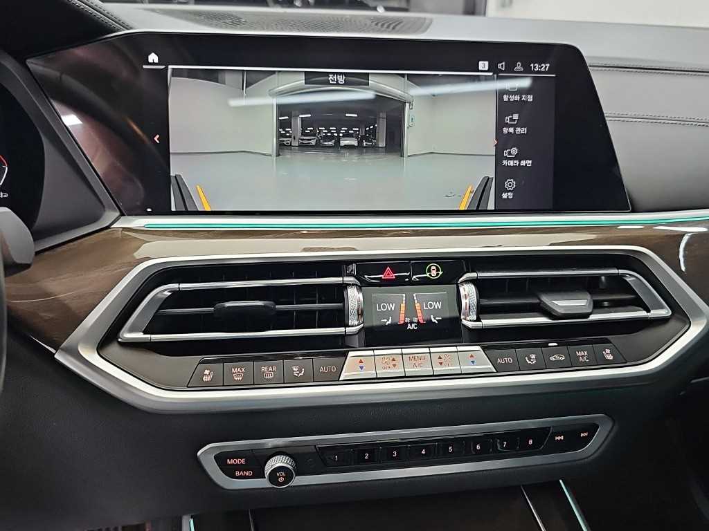 BMW X5 — photo 10