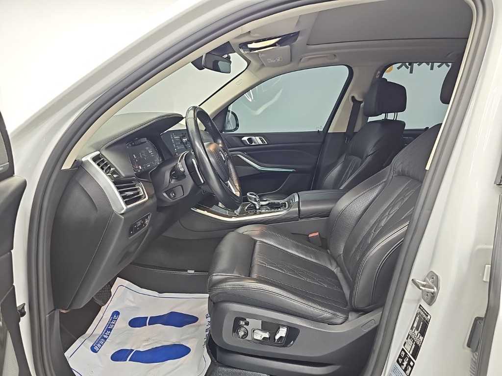 BMW X5 — photo 11