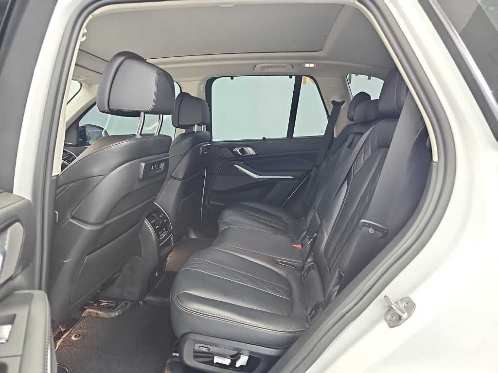 BMW X5 — photo 12