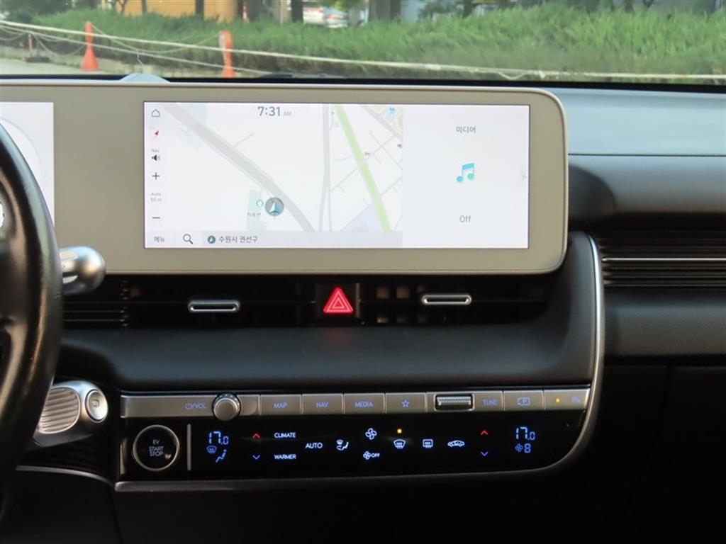 Hyundai Ioniq5 — photo 11