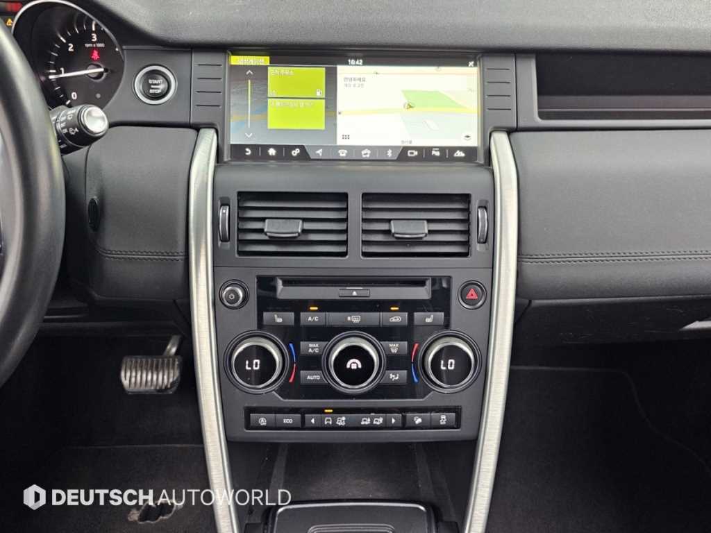 Land Rover Discovery Sport — photo 14